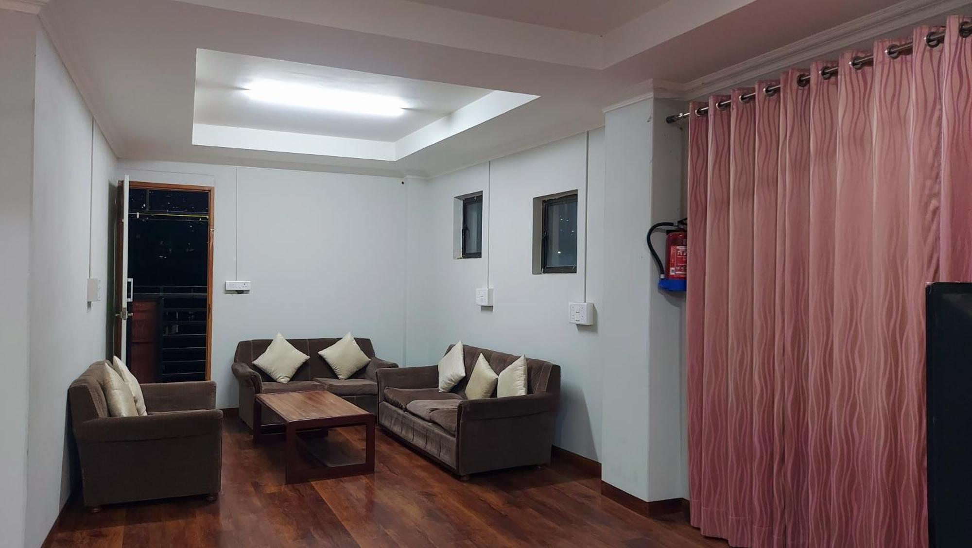 Hotel Dinthar Zara Āīzawl エクステリア 写真